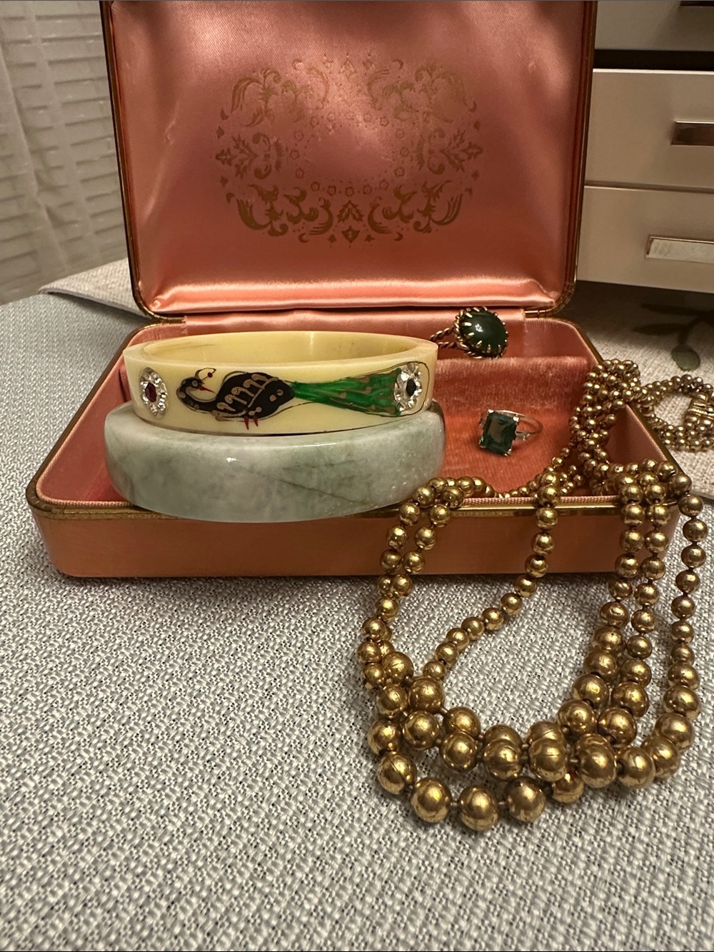 🦚 Pristine 1930s Art Deco Hand-Painted Celluloid Peacock Bangle - Picture 6 of 12